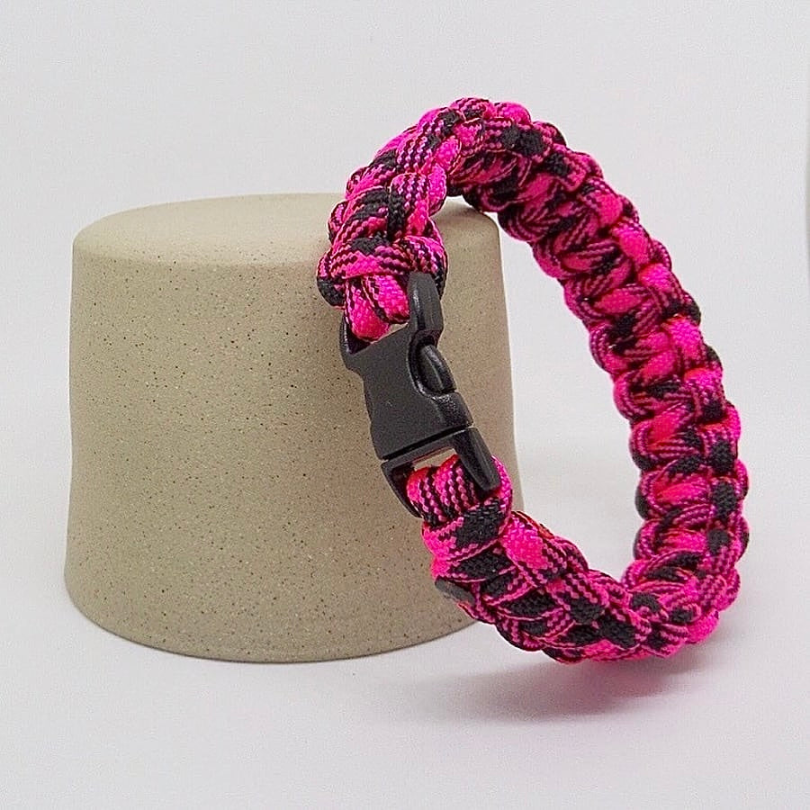 Paracord Bracelet Pink and Black.