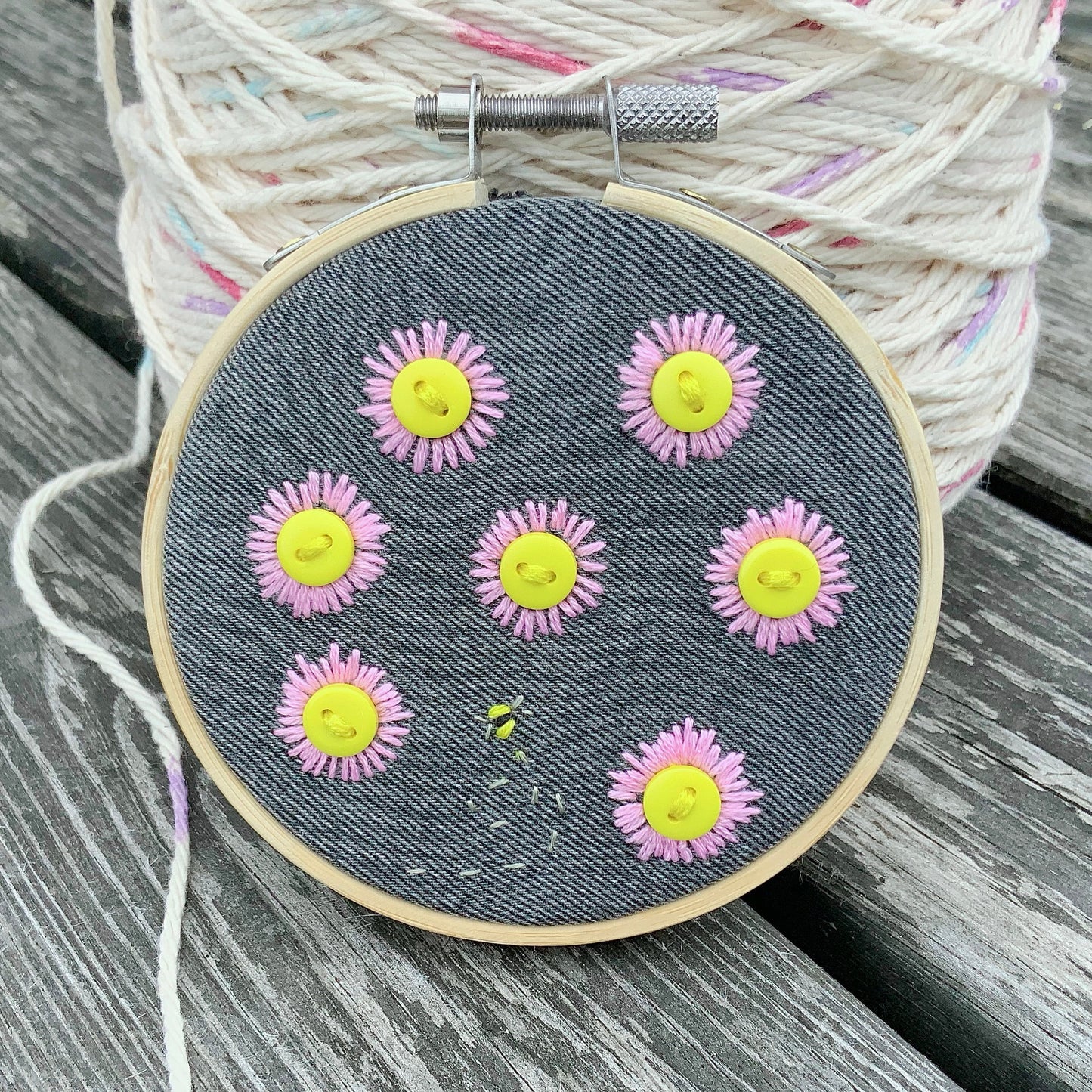 Daisy Hoop Art. Embroidered Hoop. Hand Sewn Embroidery Hoop. Hand Stitched Hoop.